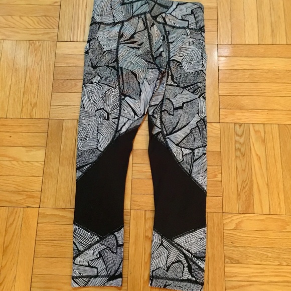 Lululemon capri leggings. Worn less than 5 times. - Picture 2 of 2